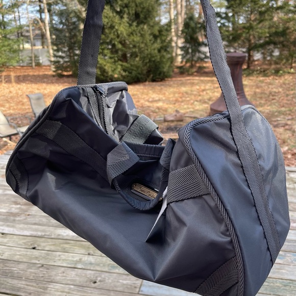 Retro Pierre Cardin Gym bag, carry on, duffle bag with shoulder strap Grey NWT - Picture 9 of 15